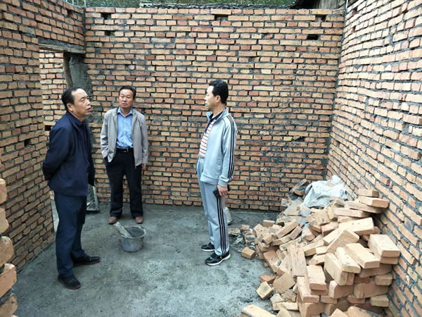 隴運集團公司黨委書記、董事長李寅祥同志深入琵琶鎮(zhèn)寧強村開展幫扶工作