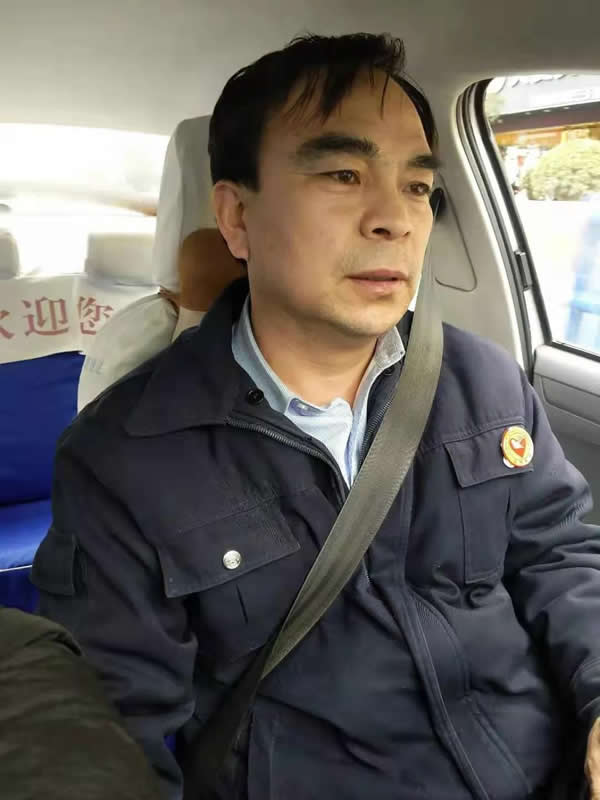 【拾金不昧】為隴運集團潤祥出租車公司駕駛員“王劉德”點贊??！
